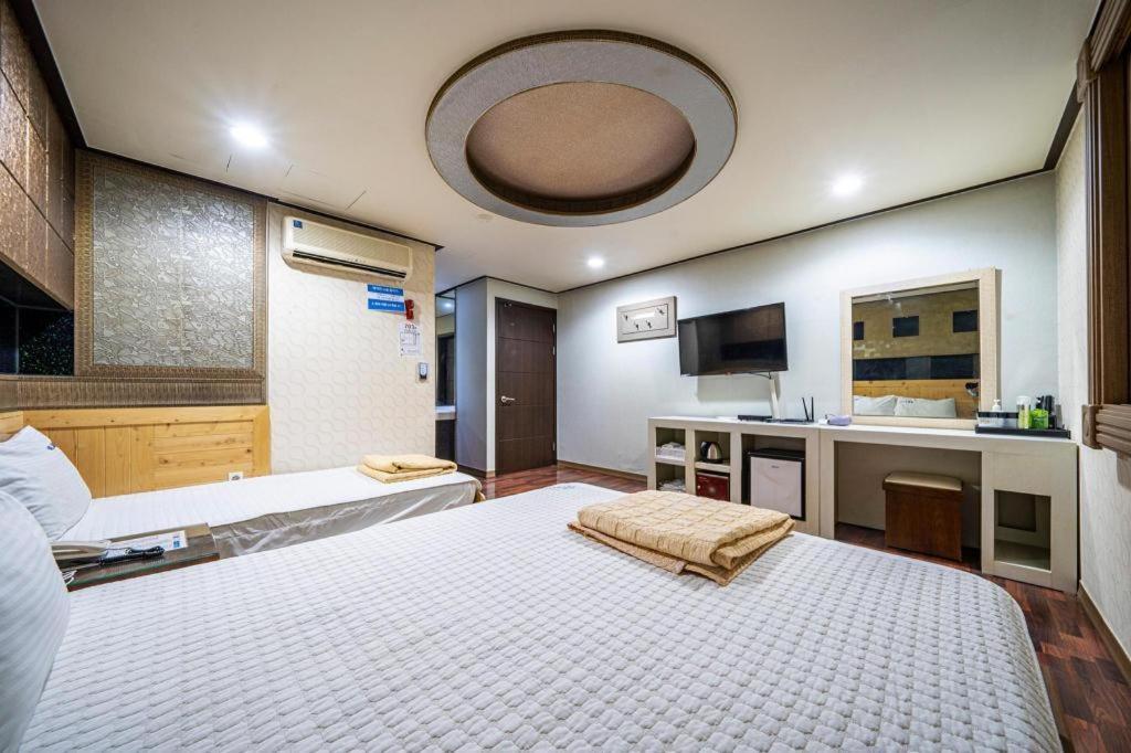 Sky Hotel Changwon Exterior foto