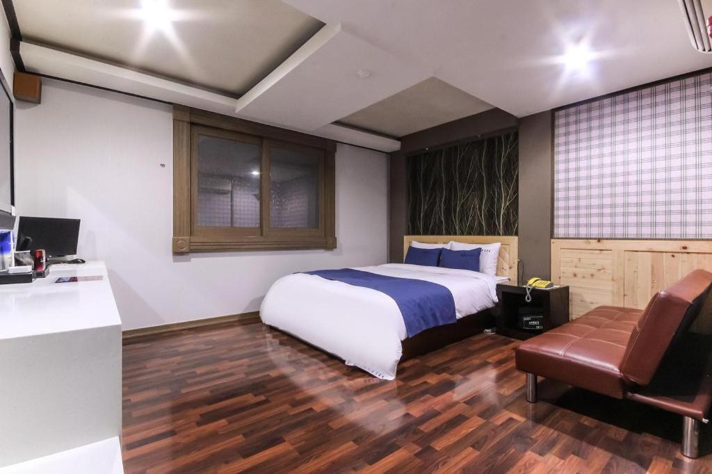 Sky Hotel Changwon Exterior foto