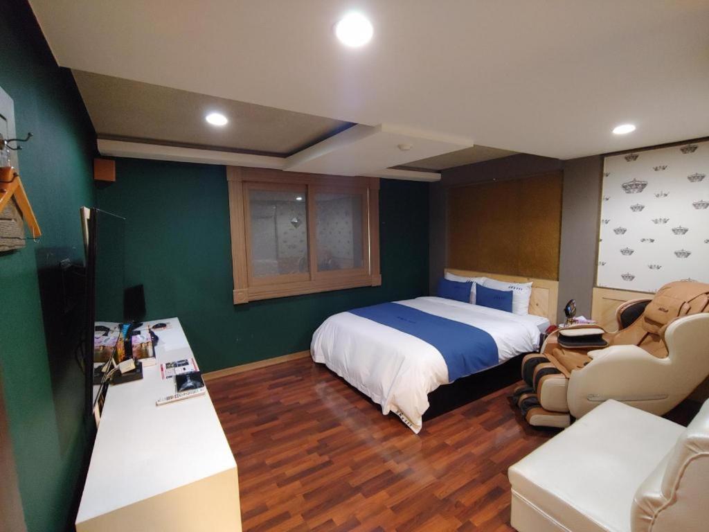 Sky Hotel Changwon Exterior foto