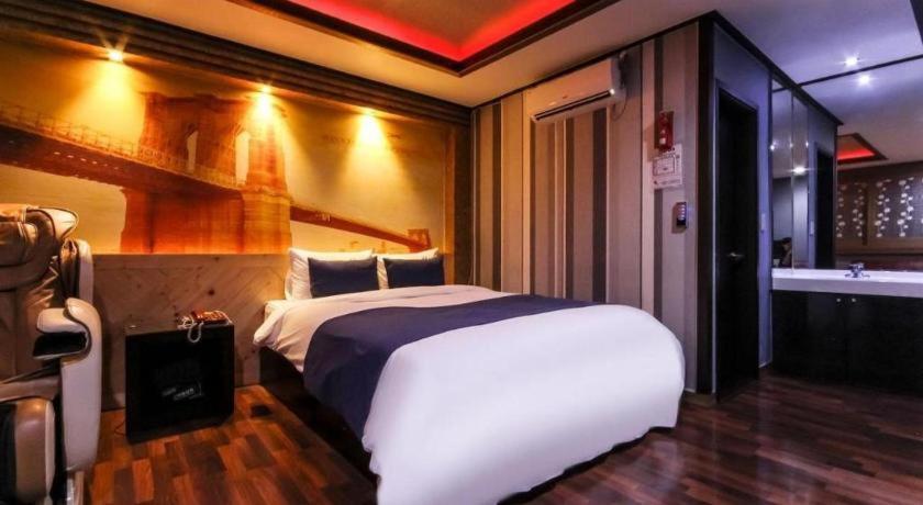 Sky Hotel Changwon Exterior foto