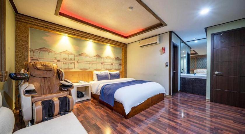 Sky Hotel Changwon Exterior foto
