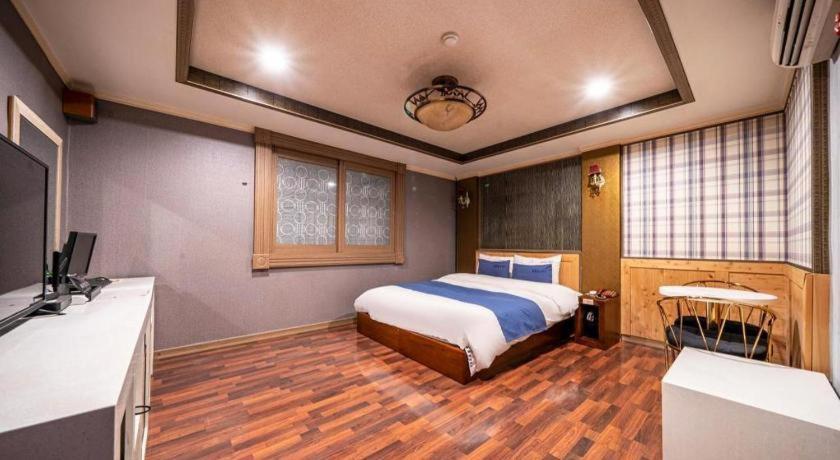 Sky Hotel Changwon Exterior foto