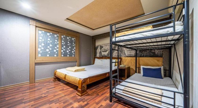 Sky Hotel Changwon Exterior foto