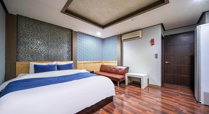 Sky Hotel Changwon Exterior foto
