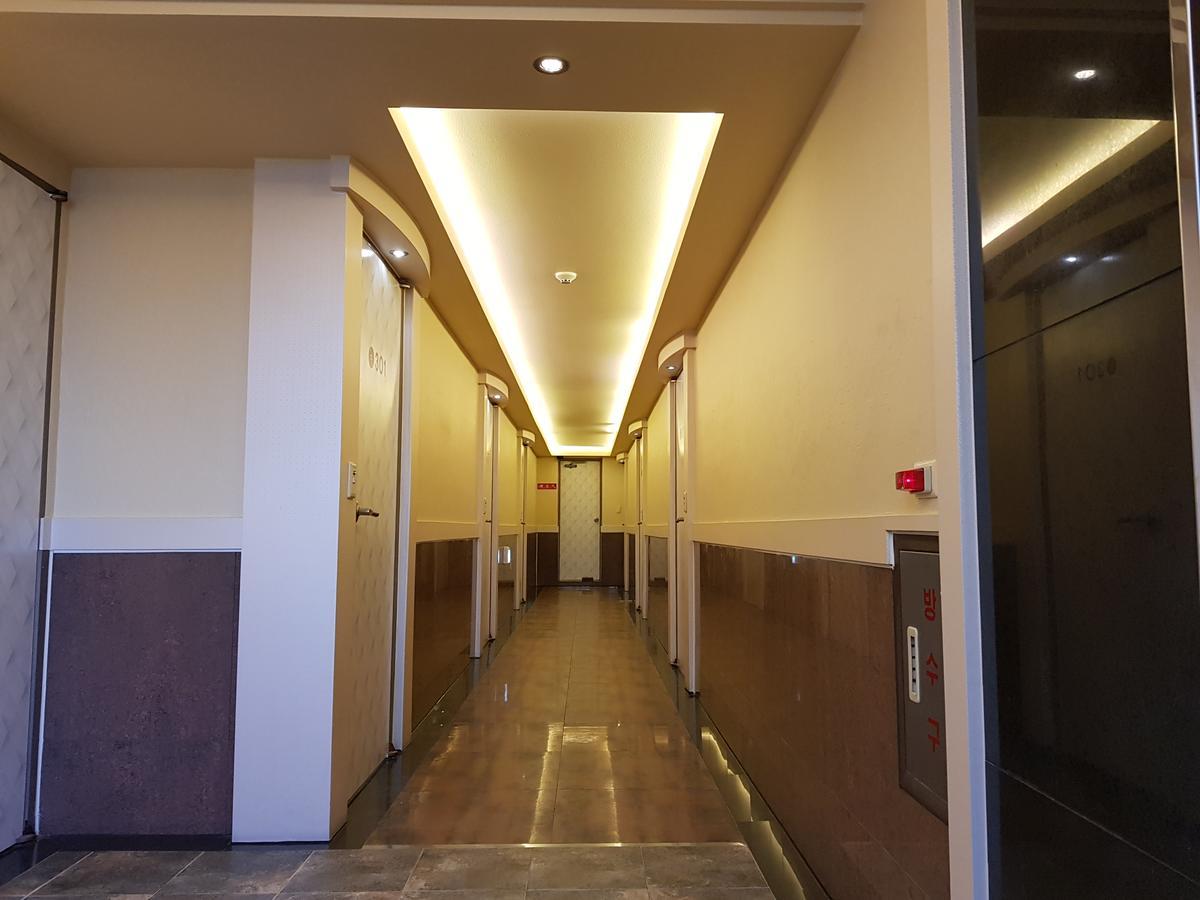 Sky Hotel Changwon Exterior foto