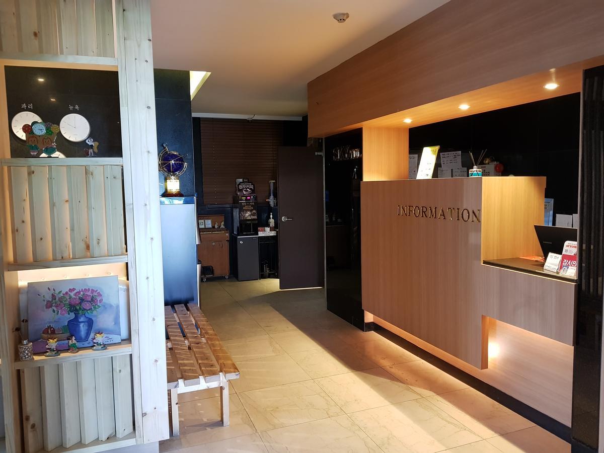 Sky Hotel Changwon Exterior foto